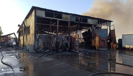 Pożar hali warsztatu samochodowego w Ambrożowie 