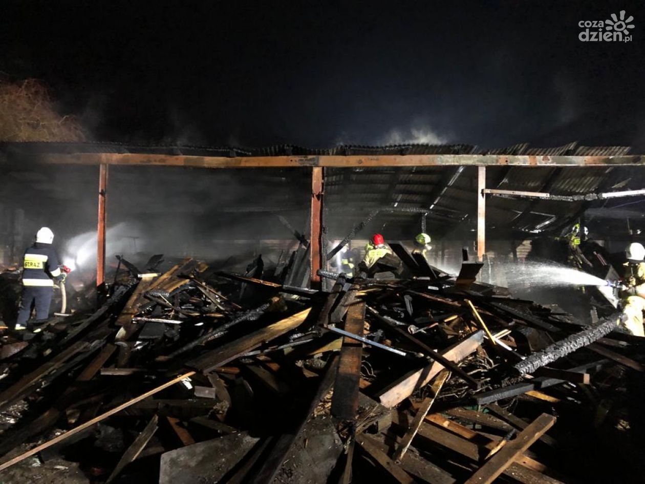 Spłonął duży budynek gospodarczy