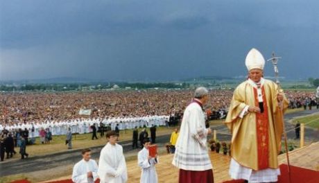 Oświadczenie w obronie Jana Pawła II