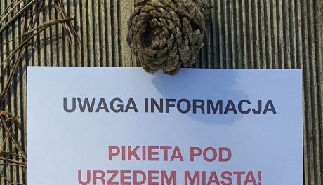 Pikieta przed Urzędem Miasta w Kielcach