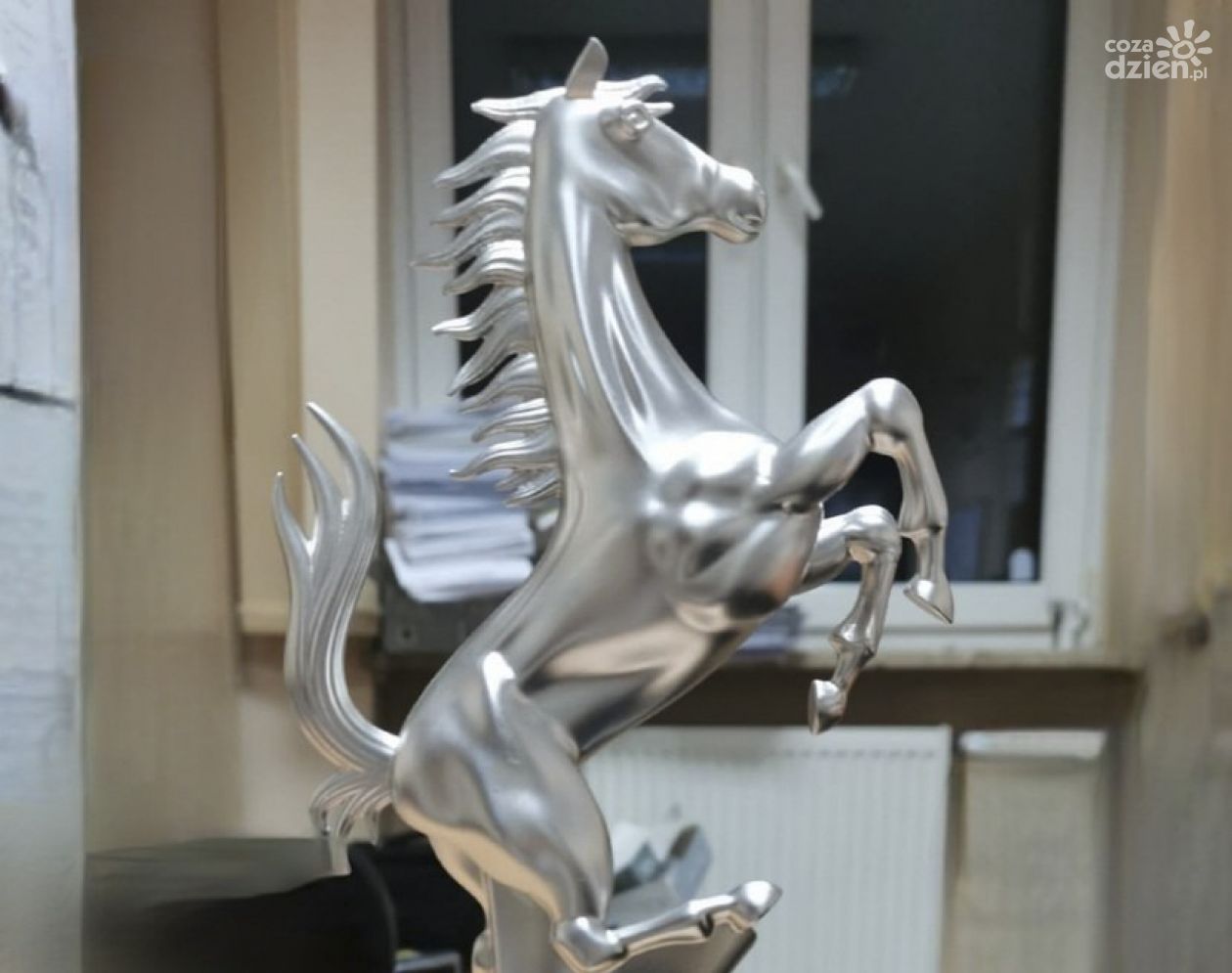 Na wycieczce szkolnej ukradli figurkę konia wartą 100 tys. złotych