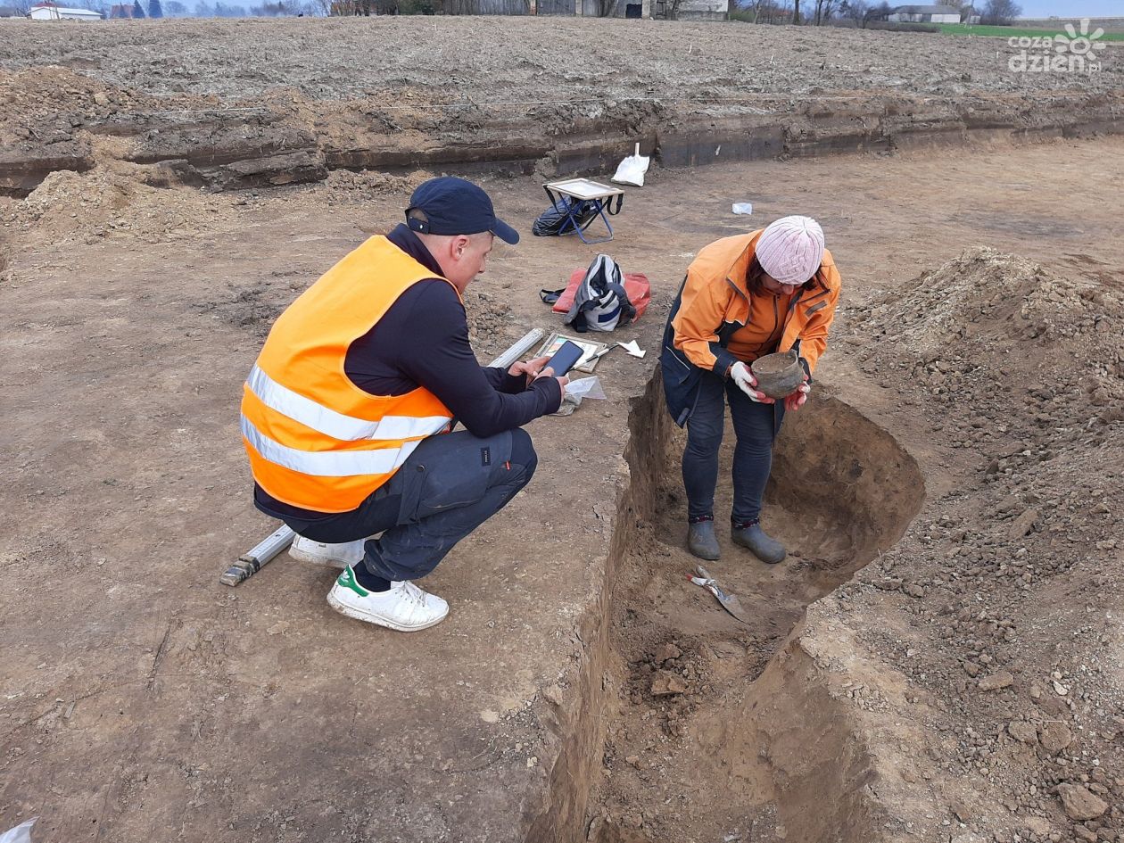 Ślady osadnictwa z okresu neolitu na placu budowy obwodnicy Opatowa