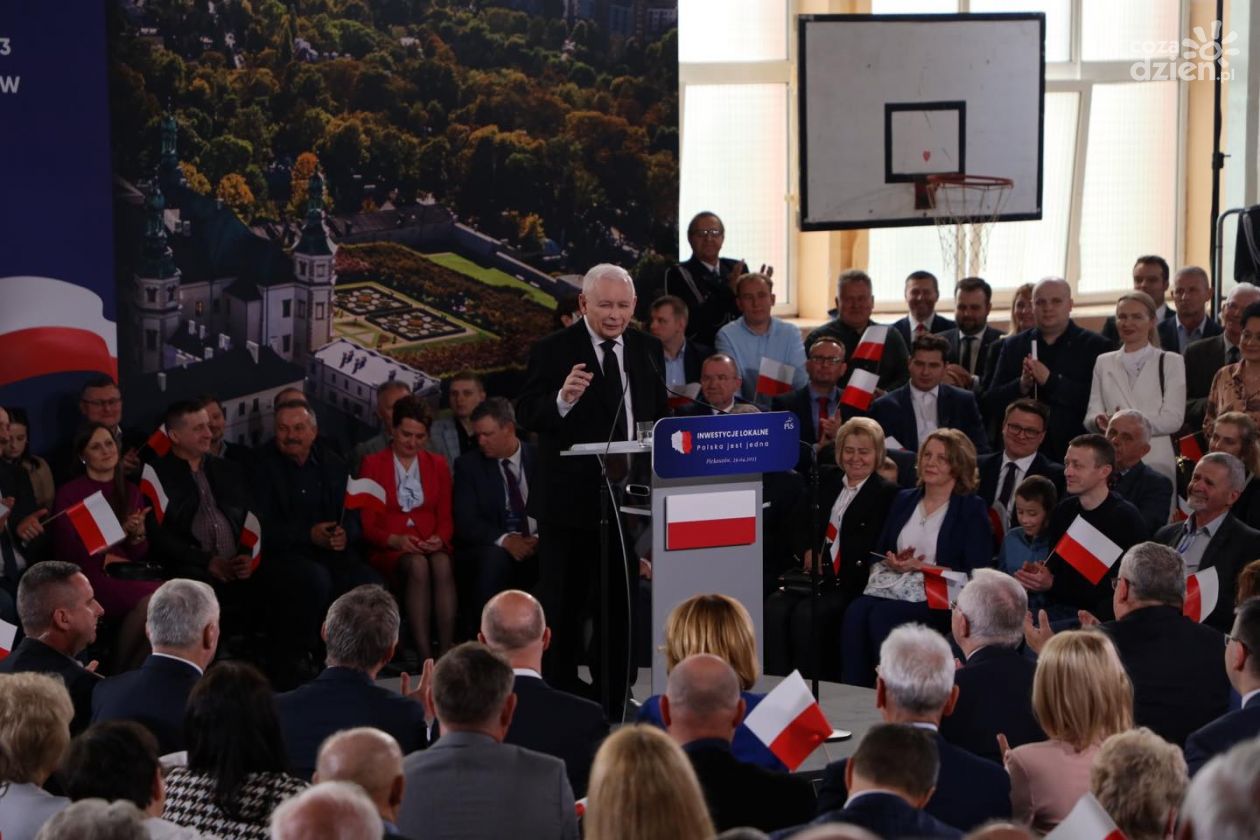 Bez oponentów i dziennikarzy. Jarosław Kaczyński odwiedził Piekoszów