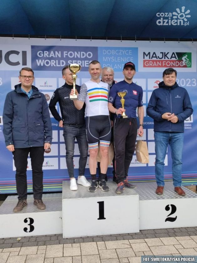 Policjanci otrzymali zaszczytny tytuł w zawodach sportowych