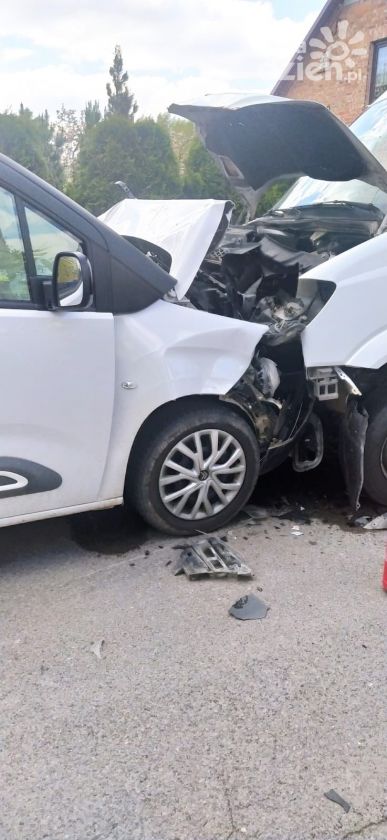 Zderzenie busa z samochodem osobowym, siedem osób rannych