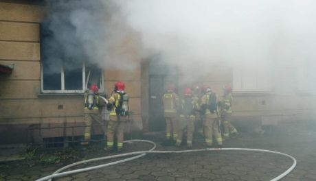 Spaliło się wyposażenie jednego z gabinetów dawnego szpitala przy ul. Ogrodowej