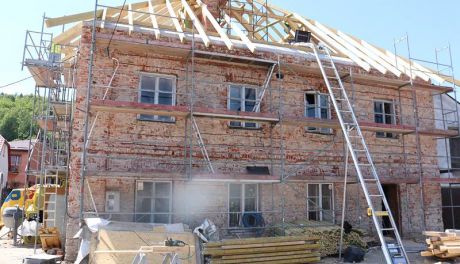 Postęp prac przy renowacji zabytkowej synagogi w Chęcinach