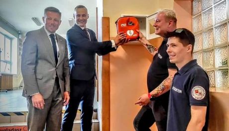 Szkoła Podstawowa nr 9 w Kielcach otrzymała ratujący życie defibrylator 