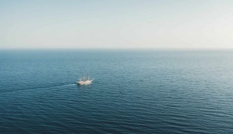 Czym charakteryzuje się transport morski?