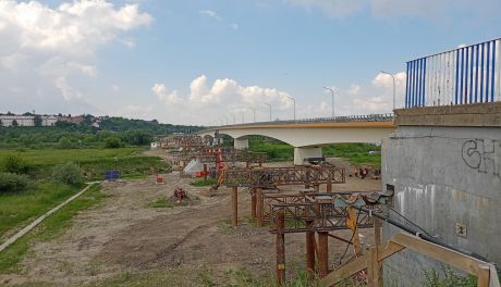 Konstrukcja mostu w Sandomierzu rozebrana - ważyła blisko 2,5 tysiąca ton