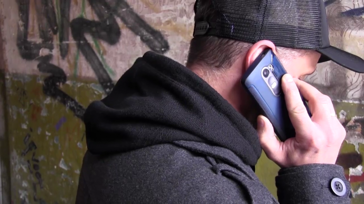 Podał się za pracownika banku