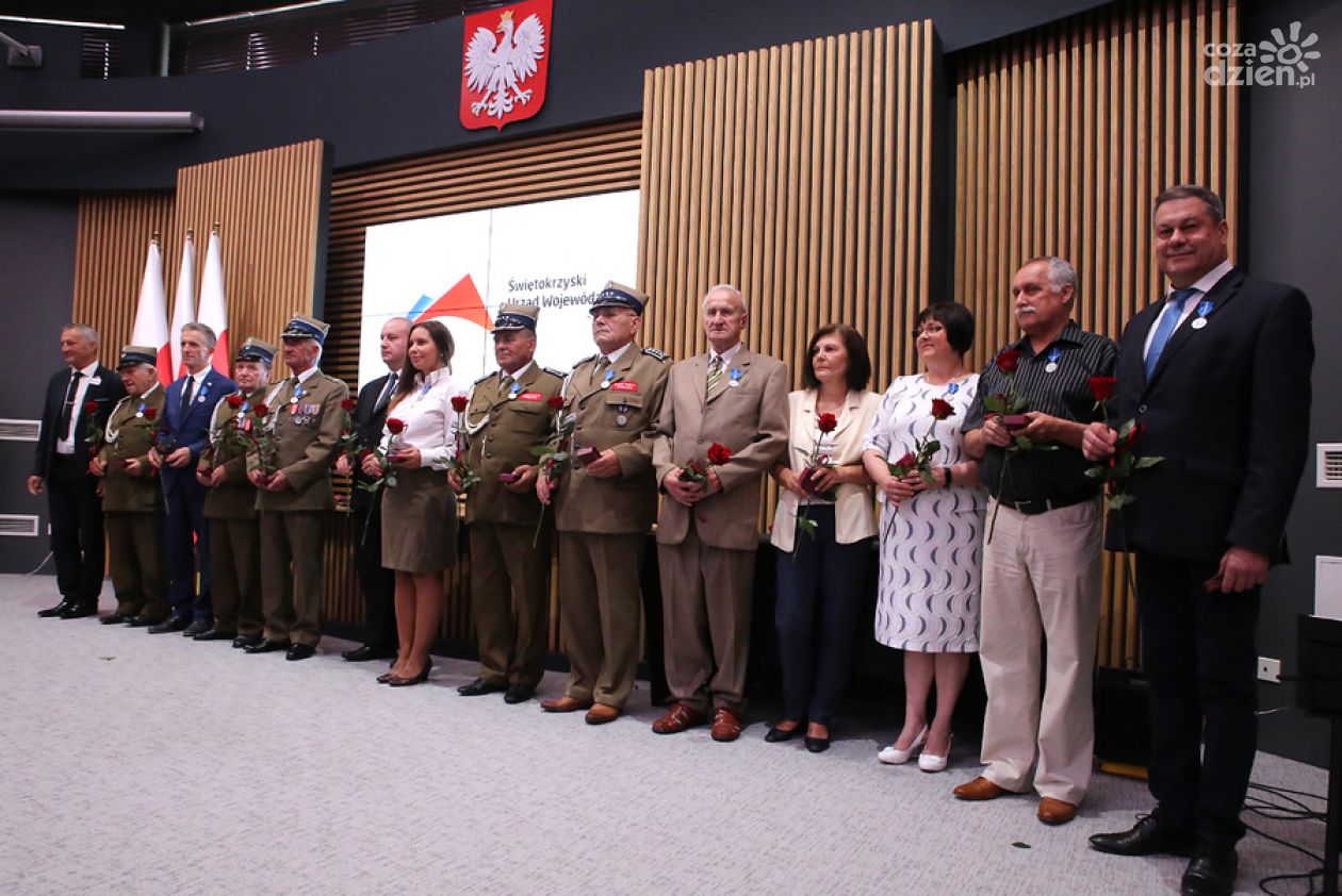 Zasłużeni mieszkańcy województwa świętokrzyskiego otrzymali państwowe odznaczenia