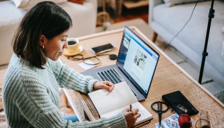 Sprzedaż internetowa a kasa fiskalna: Wymogi prawne i obowiązki przedsiębiorcy