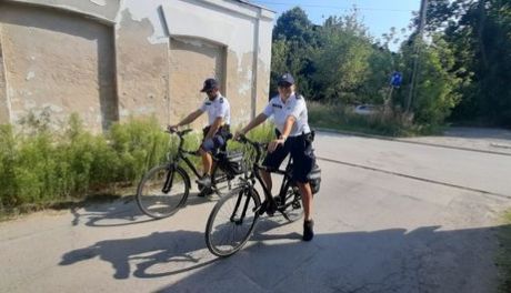 Ostrowieccy policjanci na rowerach