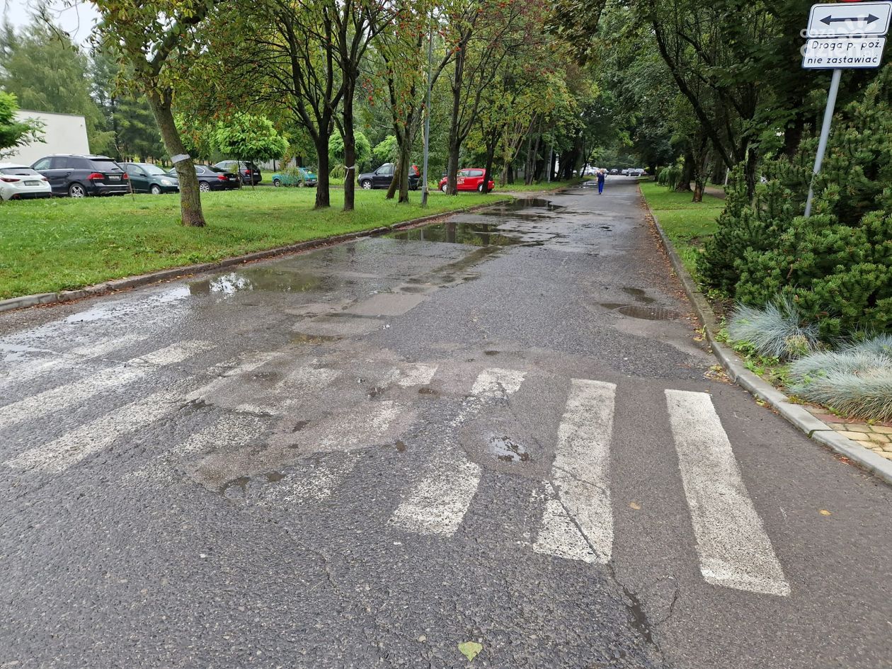 Sandomierski szpital z wyremontowanymi drogami wewnętrznymi  