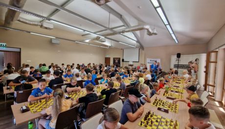 Młodzi  mistrzowie szachów w akcji 