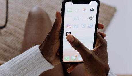 Zróżnicowany krajobraz aplikacji telefonicznych w Zjednoczonych Emiratach Arabskich