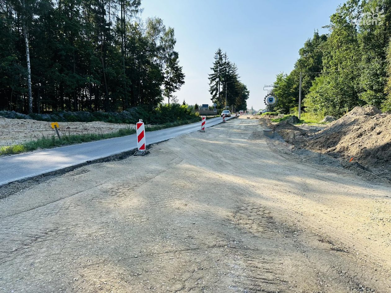 W Starachowicach modernizują stare drogi 