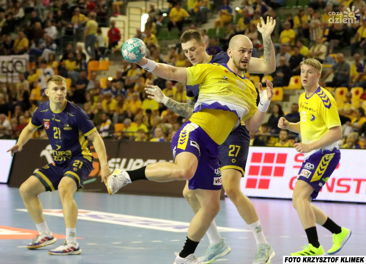 Mocny początek i prowadzenie gry. Industria Kielce pokonała Azoty Puławy 39-23