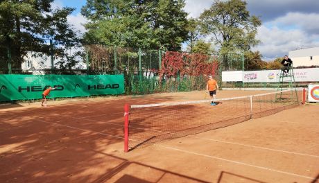 Chcą oświetlić korty tenisowe w Ostrowcu. Potrzebują głosów mieszkańców