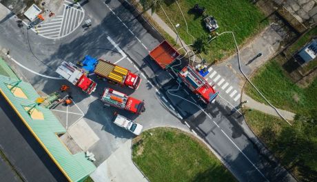 Ćwiczenia służb mundurowych w sandomierskim zakładzie  Pilkington