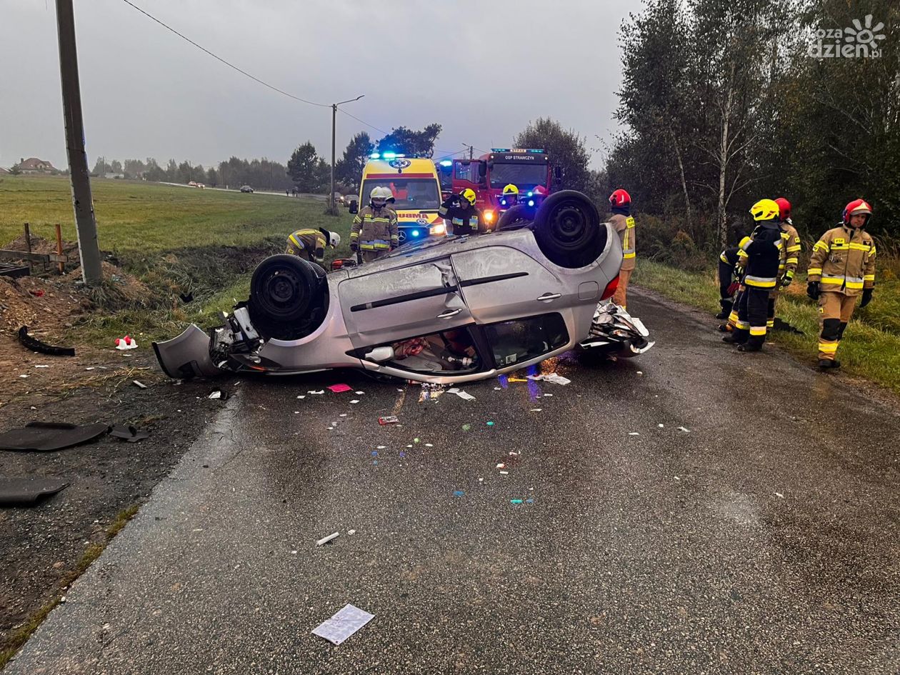 Nie żyje kobieta, której auto dachowało 