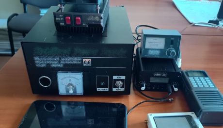 Mężczyzna zakłócający sygnały radia w rękach policji