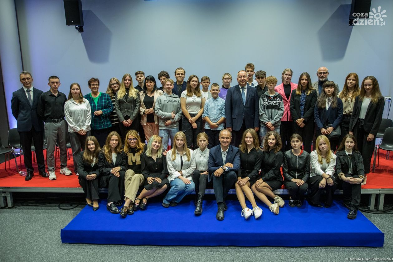 Kampania wyborcza na start! Ostrowiecka młodzież walczy o głosy do Młodzieżowej Rady Miasta