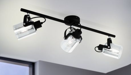 Na jakiej wysokości lampa nad stołem w jadalni.