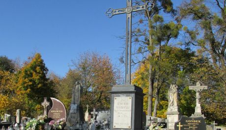 Kwesta na opatowskim cmentarzu 