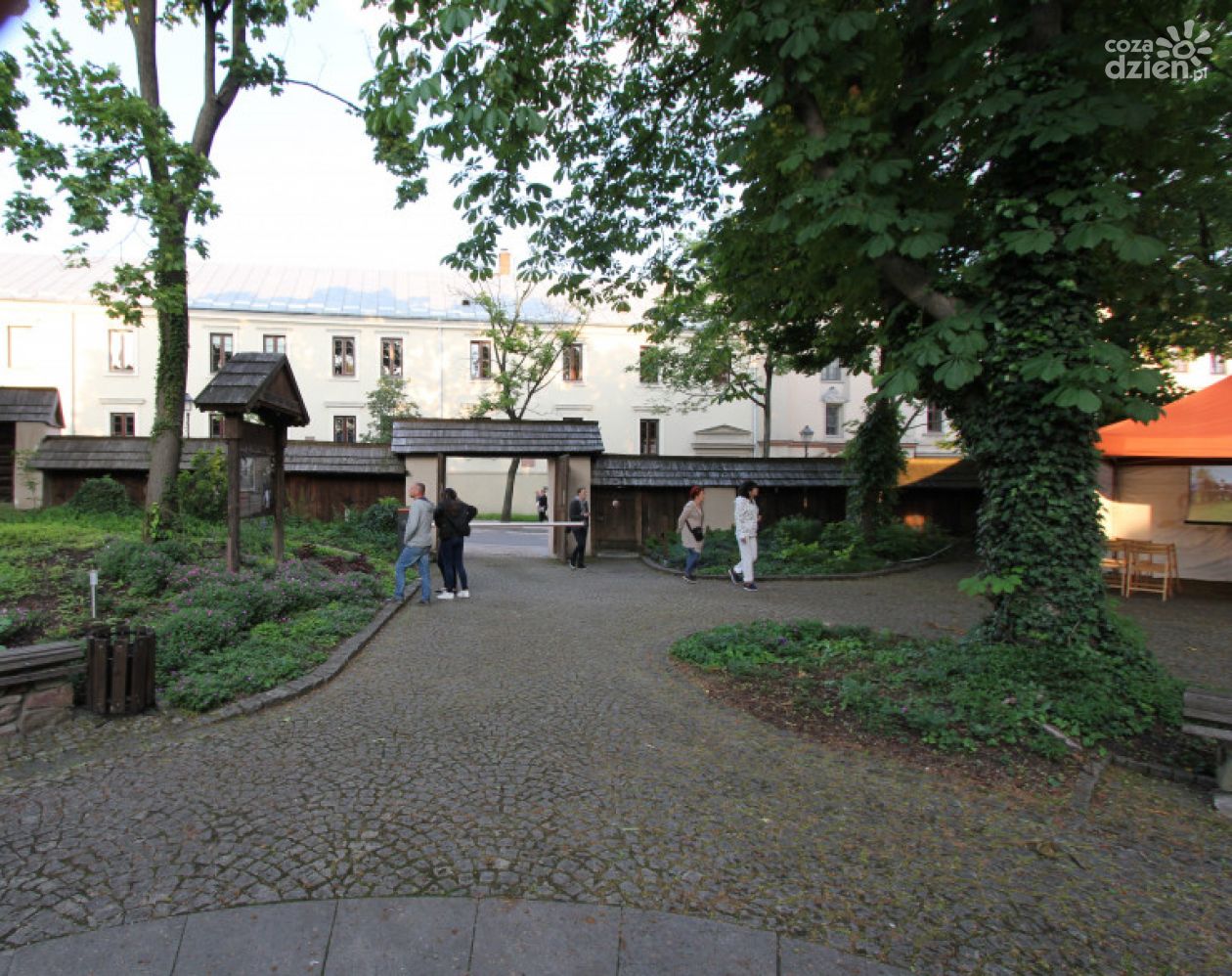 Remont zabytkowego ogrodzenia w Dworku Laszczyków w Kielcach