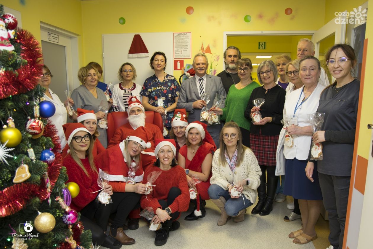 Mikołaj odwiedził  małych pacjentów w szpitalu w Busku- Zdroju  