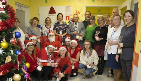 Mikołaj odwiedził  małych pacjentów w szpitalu w Busku- Zdroju  