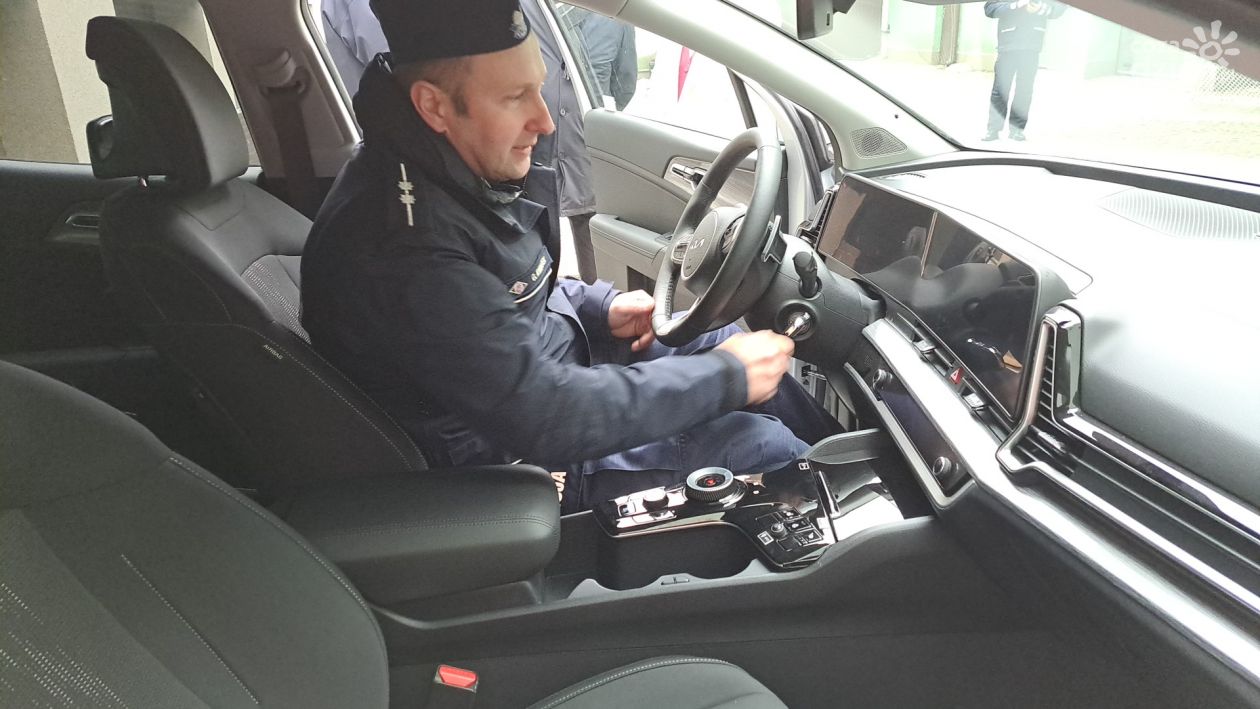 Nowy nieoznakowany radiowóz mają ostrowieccy policjanci 