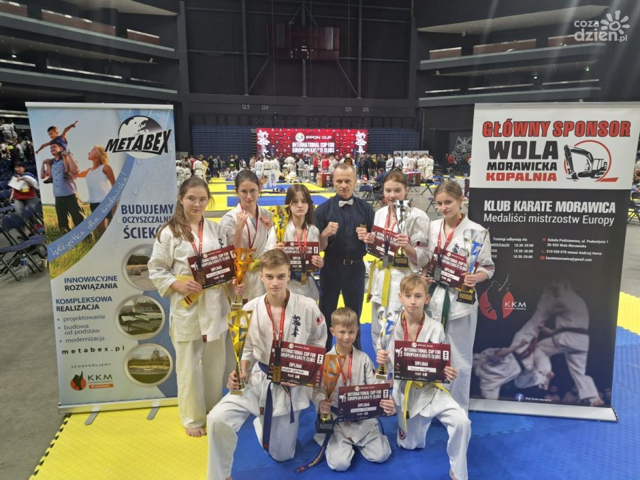 Karatecy z Morawicy zdobyli 7 medali na największym turnieju karate w Europie!