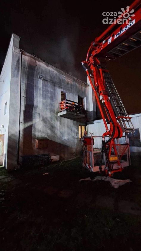 Nie żyje mężczyzna uratowany z pożaru mieszkania w Ostrowcu 