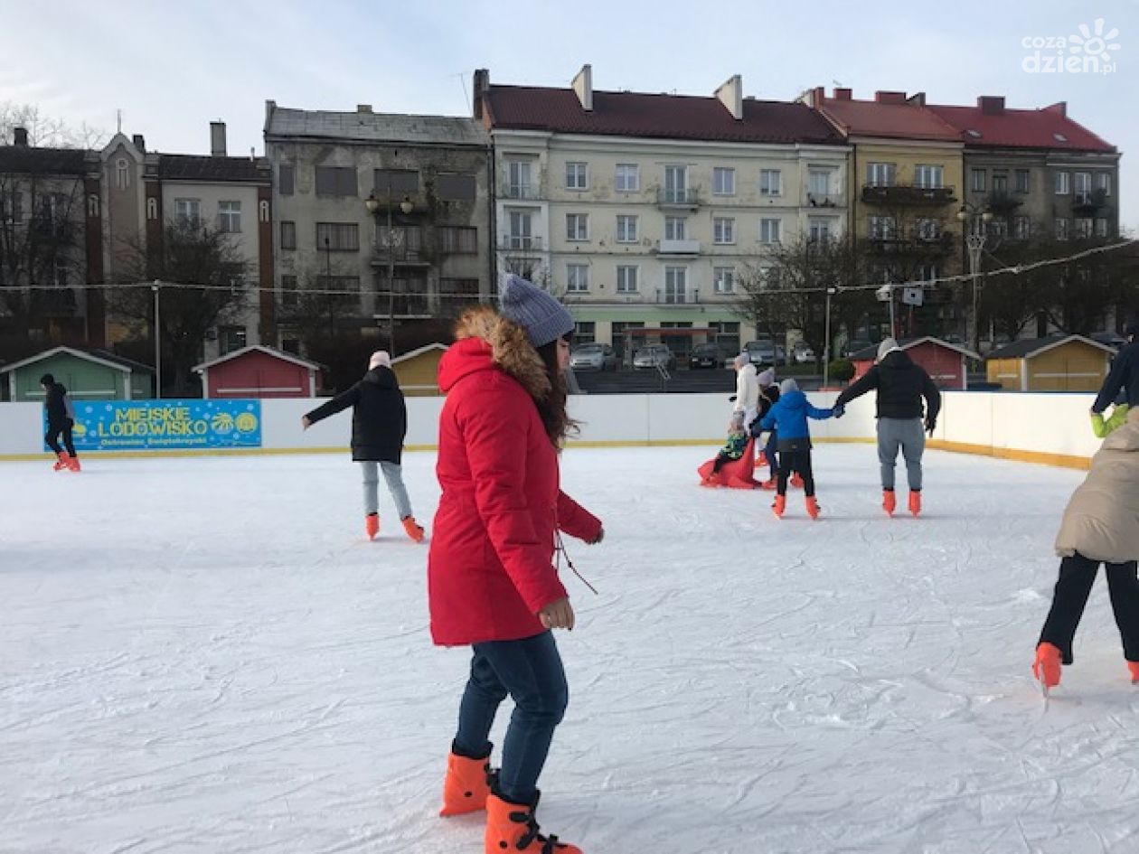 Ostrowieckie lodowisko przypomina o zimie  