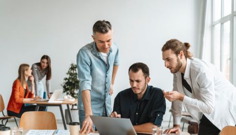 Poradnik finansowy dla startupów: Tworzenie strony internetowej w ograniczonym budżecie