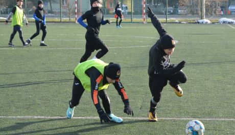Ferie z ostrowieckim MOSiRem: Terminarz Zimowego Turnieju Piłki Nożnej
