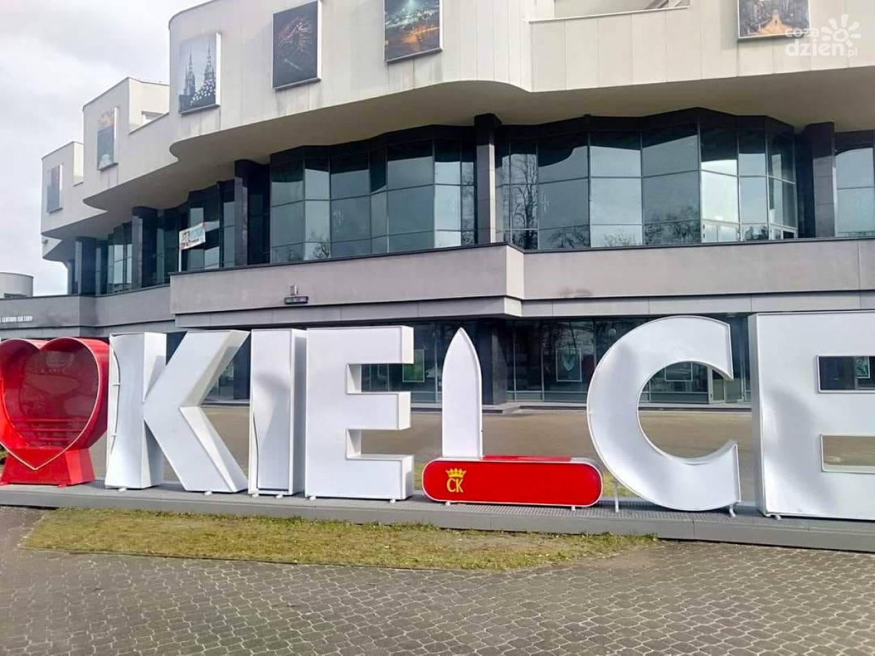 Napis „I love Kielce” zniszczony! Policja szuka wandala