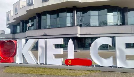 Napis „I love Kielce” zniszczony! Policja szuka wandala