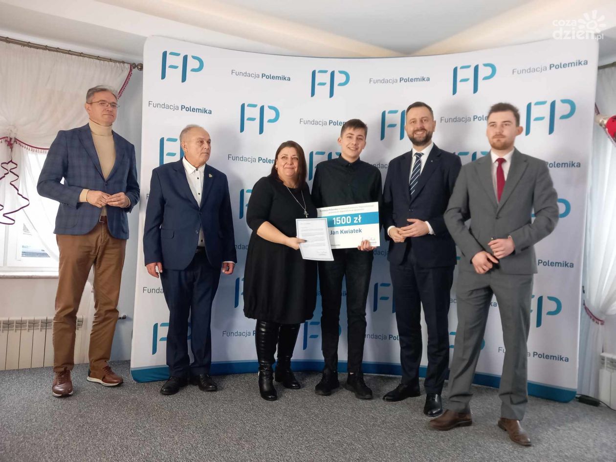 Polemika wręczyła stypendia 30 uzdolnionym uczniom