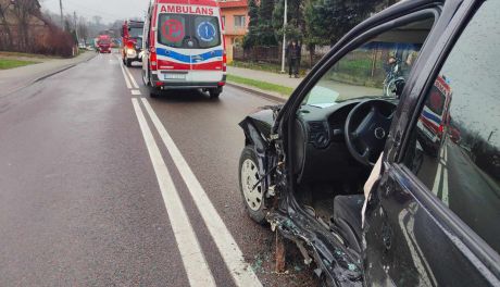 Zderzenie aut w Połańcu. Straż wycinała zakleszczonego kierowcę