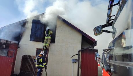 Pięć zastępów straży walczyło z pożarem stolarni