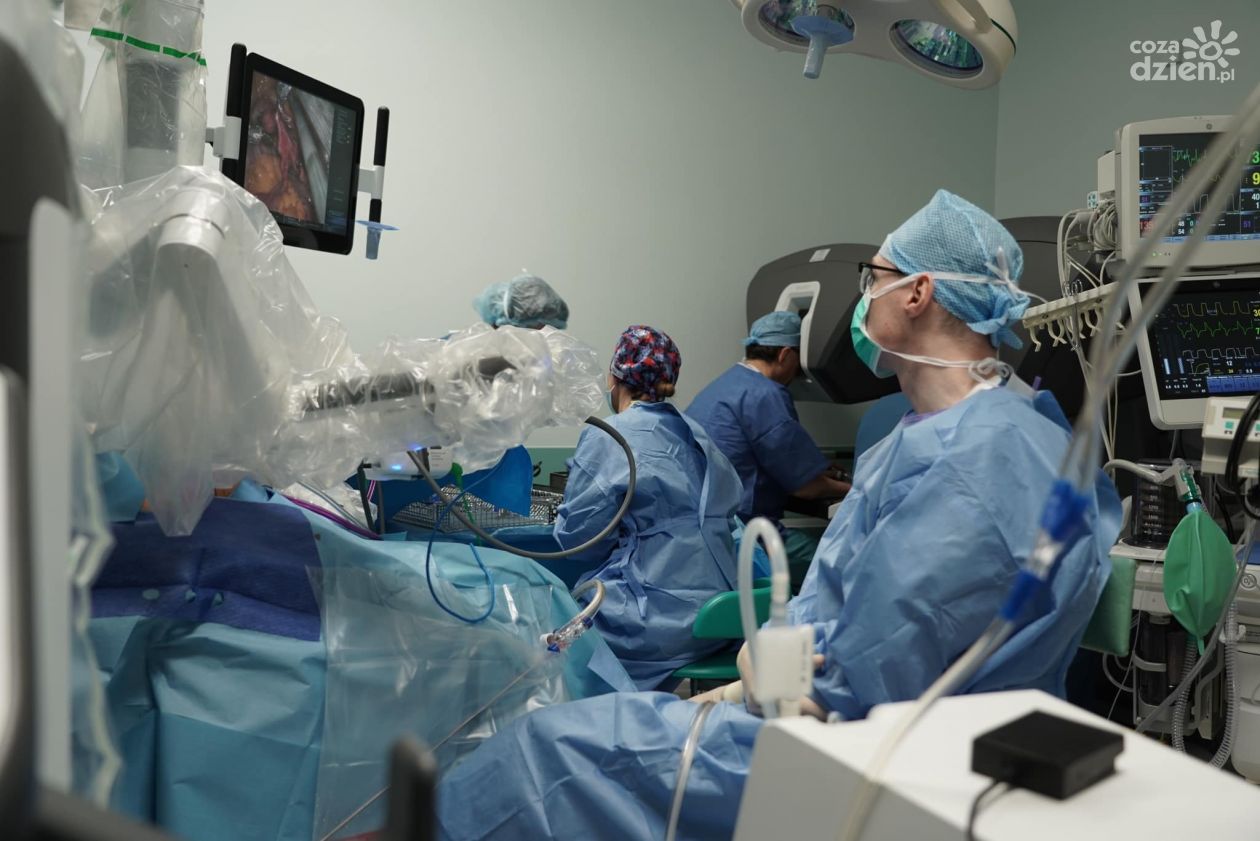 Pionierska operacja robotycznej histerektomii w Świętokrzyskim Centrum Onkologii