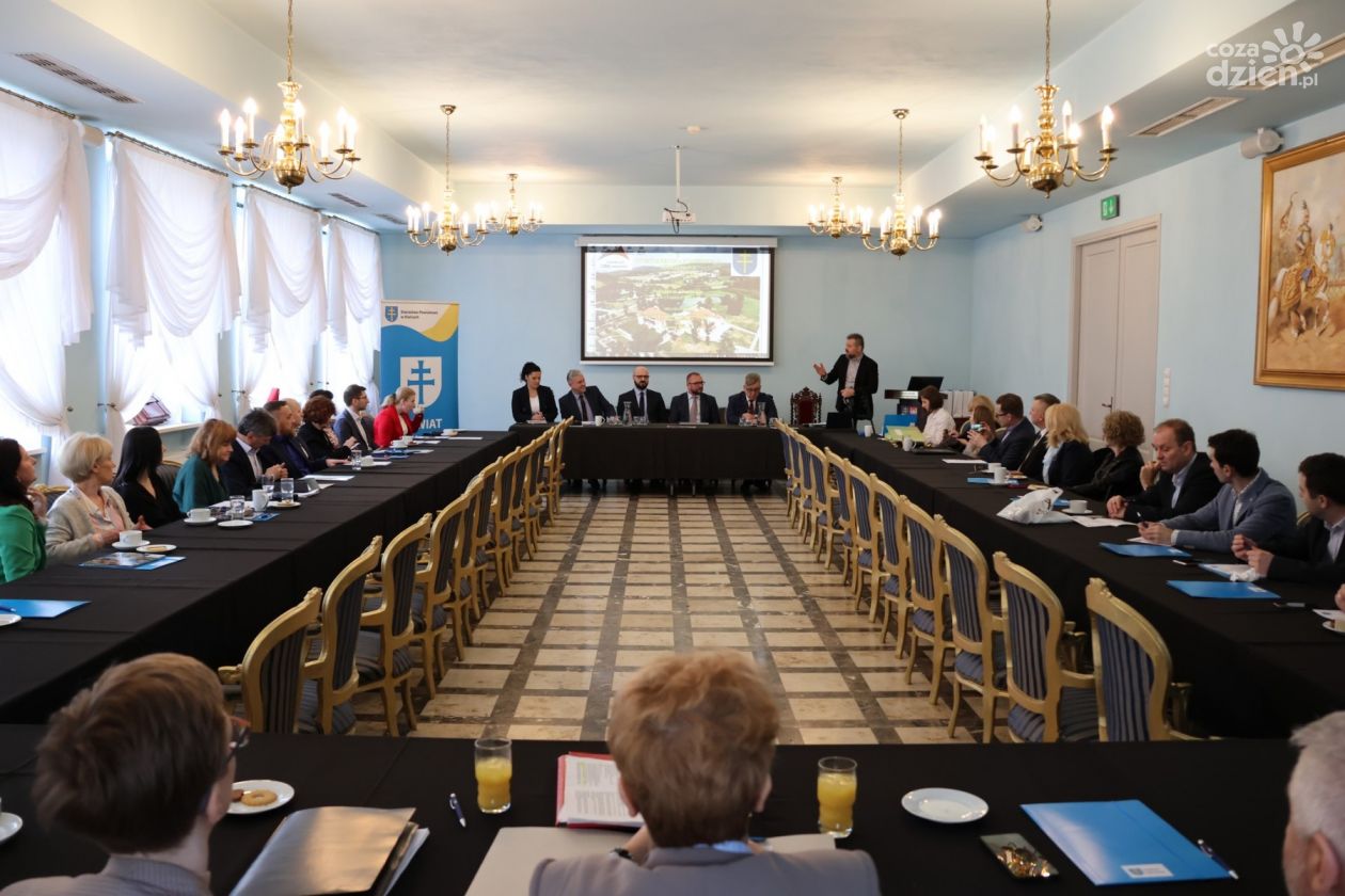 X Jubileuszowa Świętokrzyska Konferencja Geodezyjna: miejsce spotkania ekspertów i innowacji