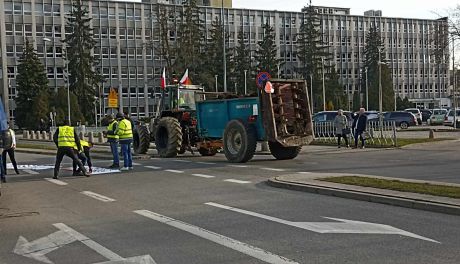 Rolnicy blokują al. IX Wieków Kielc
