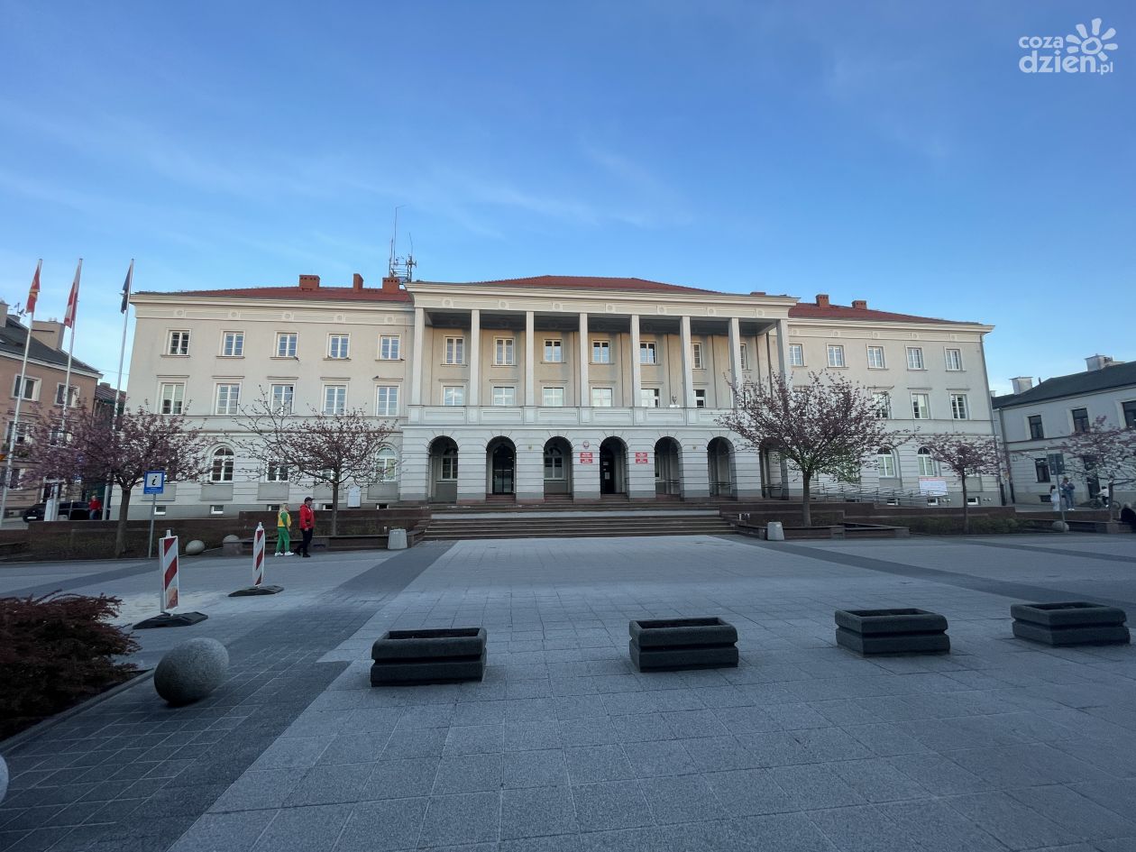 PKW podało dane do godziny 17. Najwyższa frekwencja w naszym województwie