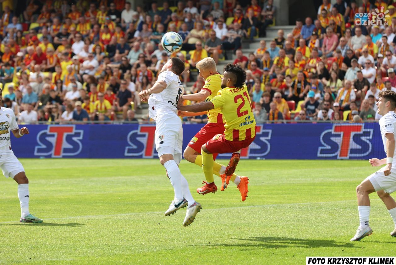 Korona wciąż walczy o utrzymanie 