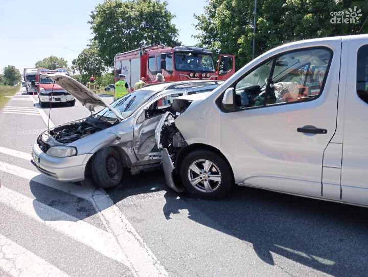 Wypadek na DK73 w Celinach. Na miejscu LPR